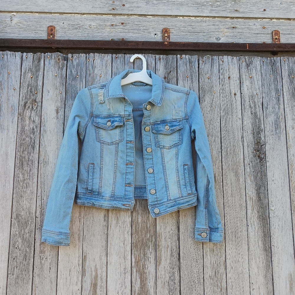Aeropostale Womens Size S Light Blue Denim Stretch Jacket Button Down Distressed